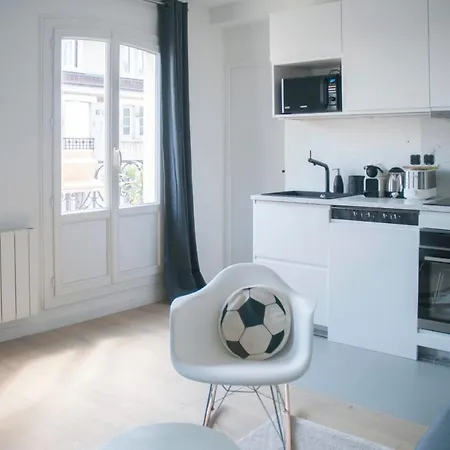 Apartment Cosy And Modern Apt With Balcony In Paris 18